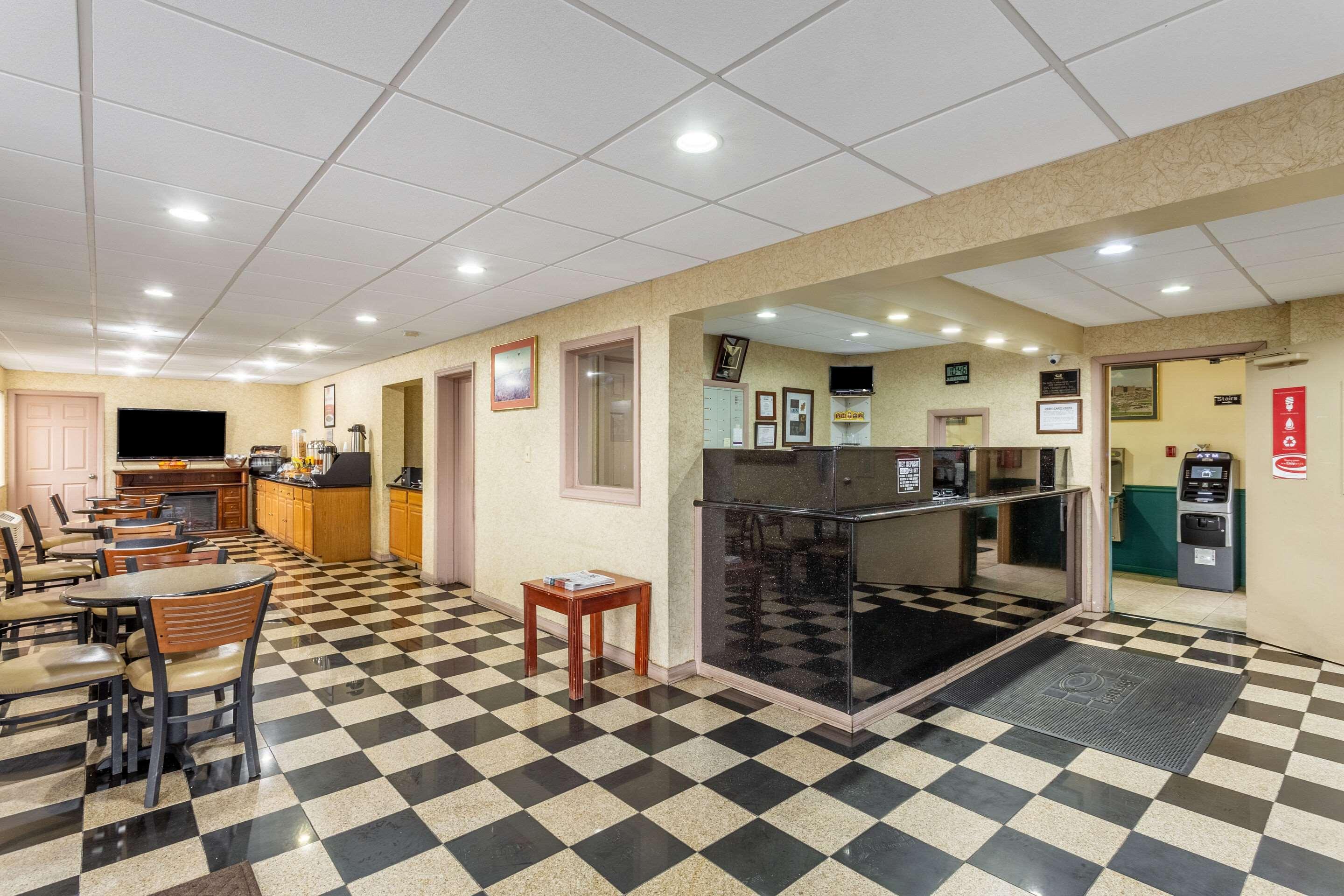 Econo Lodge Morgantown Luaran gambar